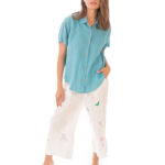Camisa de lino de media manga con botones de colores